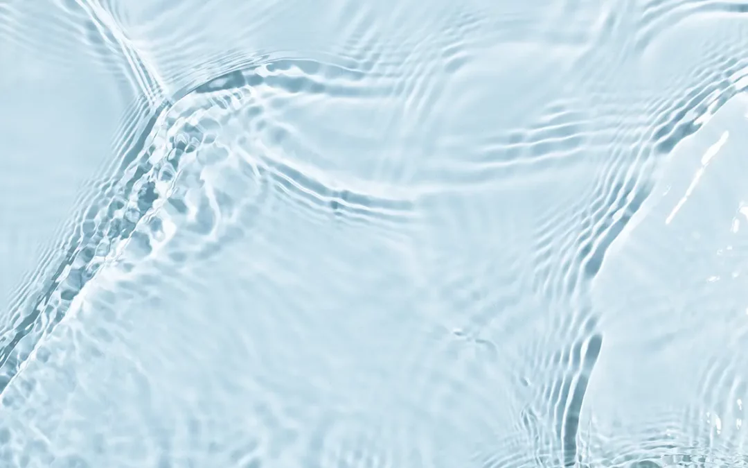 L'Importanza dell'Acqua per la Cura dei Capelli- Segreti per una Chioma Sana e Splendente